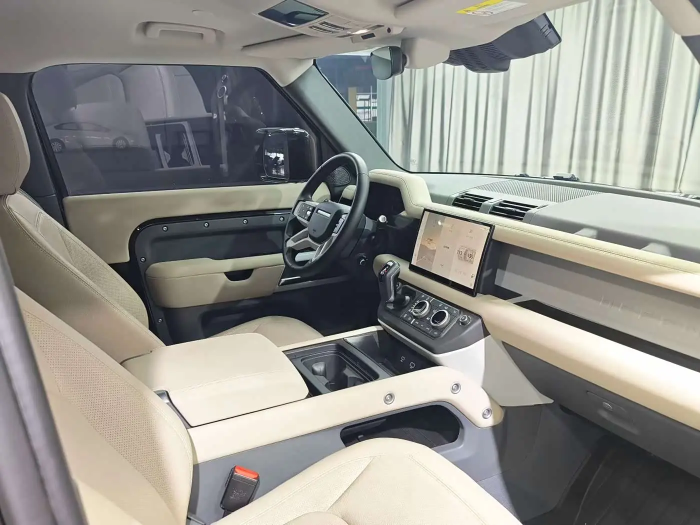 Land Rover Defender 2024 — Photo 8/9