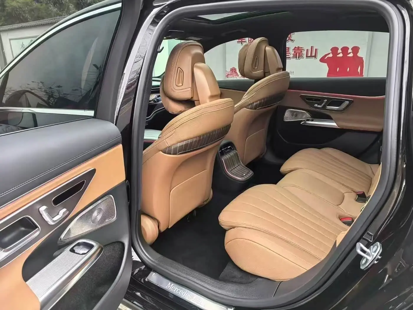 Mercedes-Benz E-Class 2024 — Photo 6/9