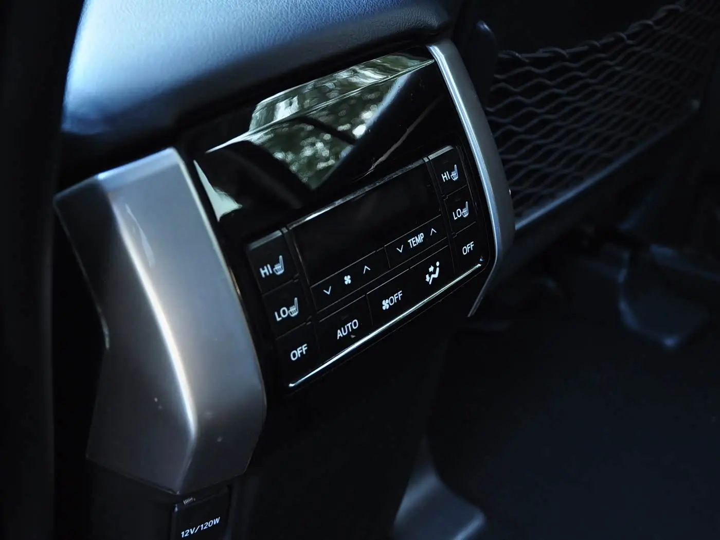 Toyota Prado 2020 — Photo 13/17