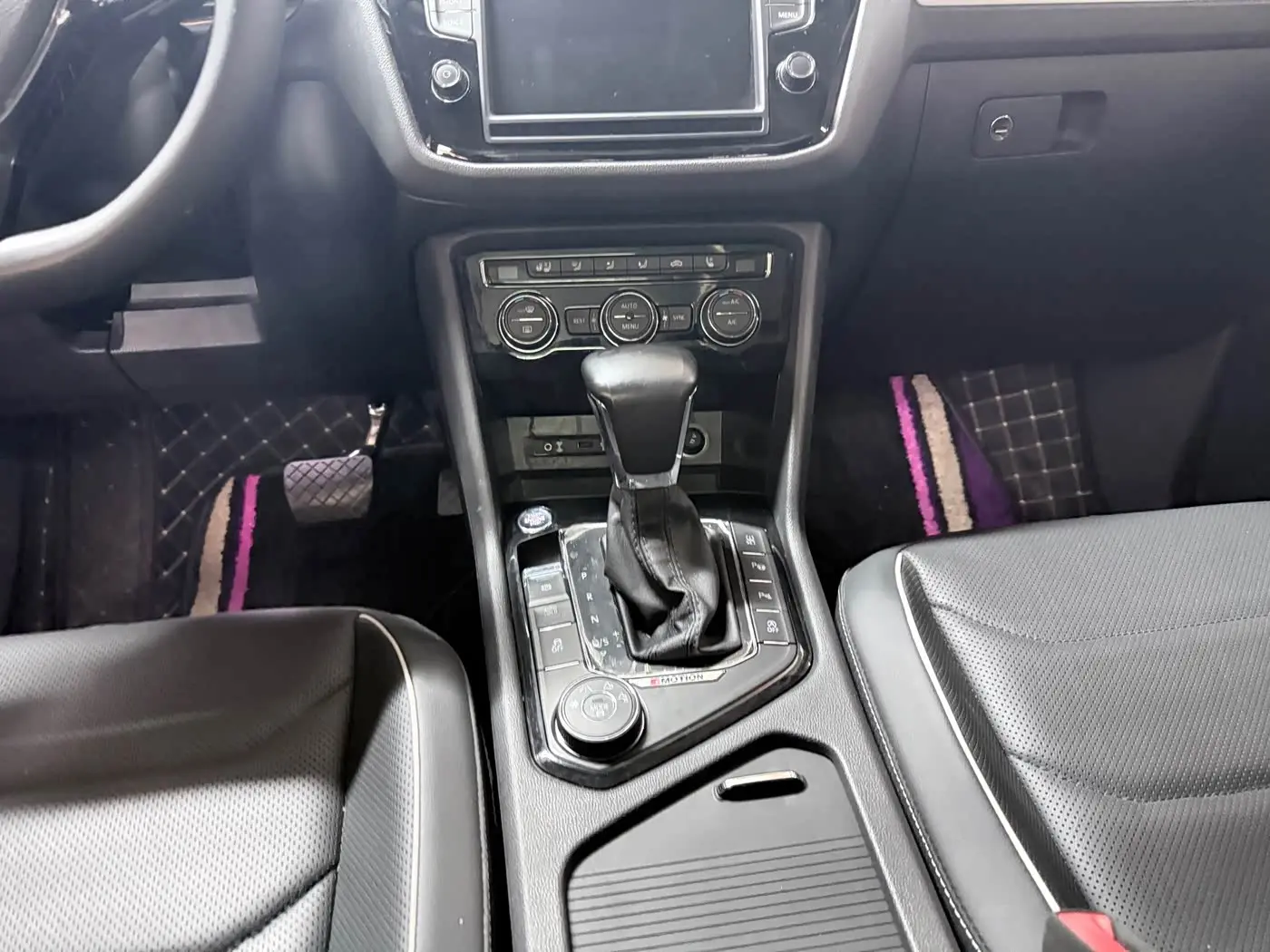 Volkswagen Tiguan L 2017 — Photo 16/20