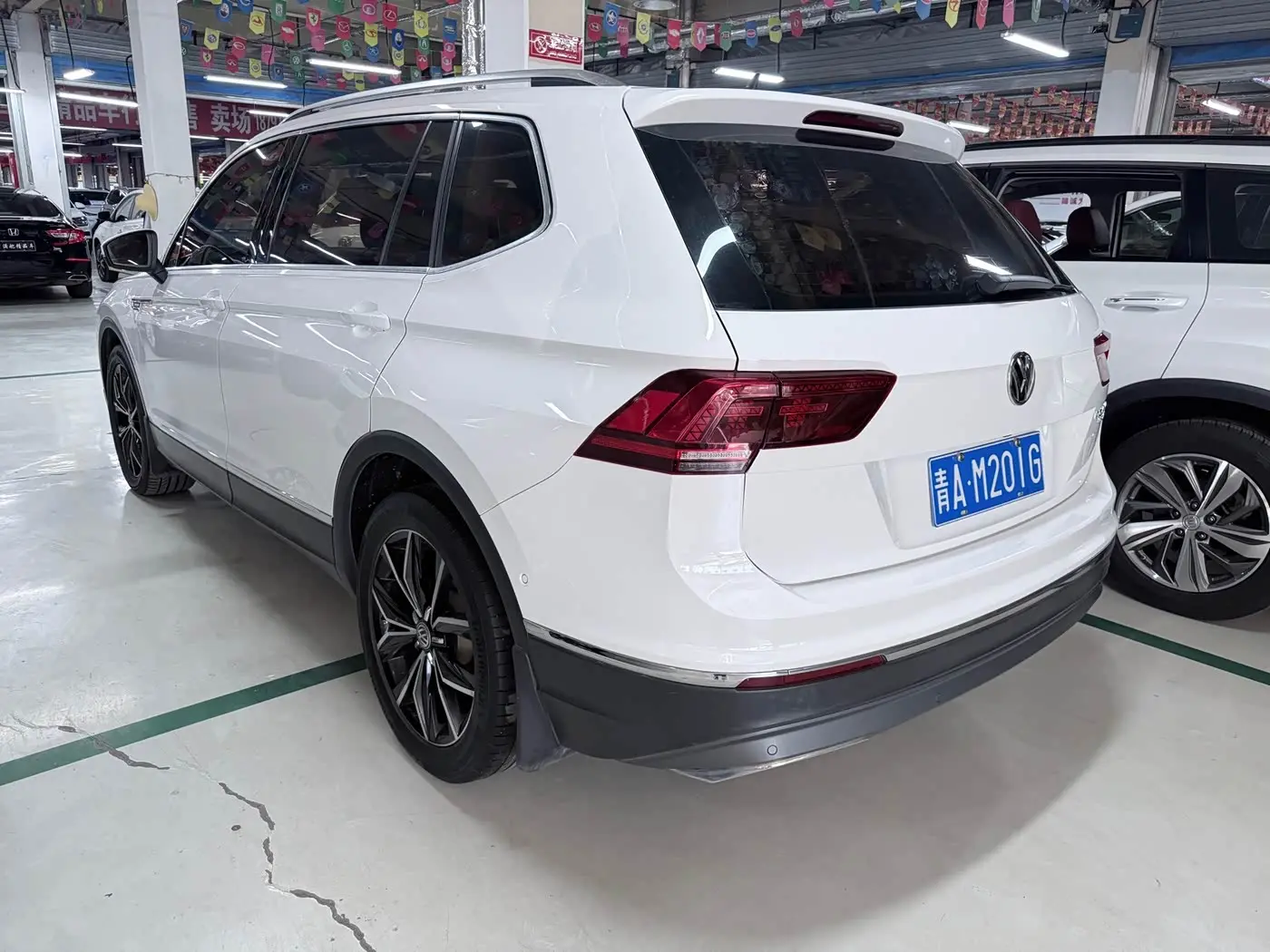 Volkswagen Tiguan L 2017 — Photo 17/20