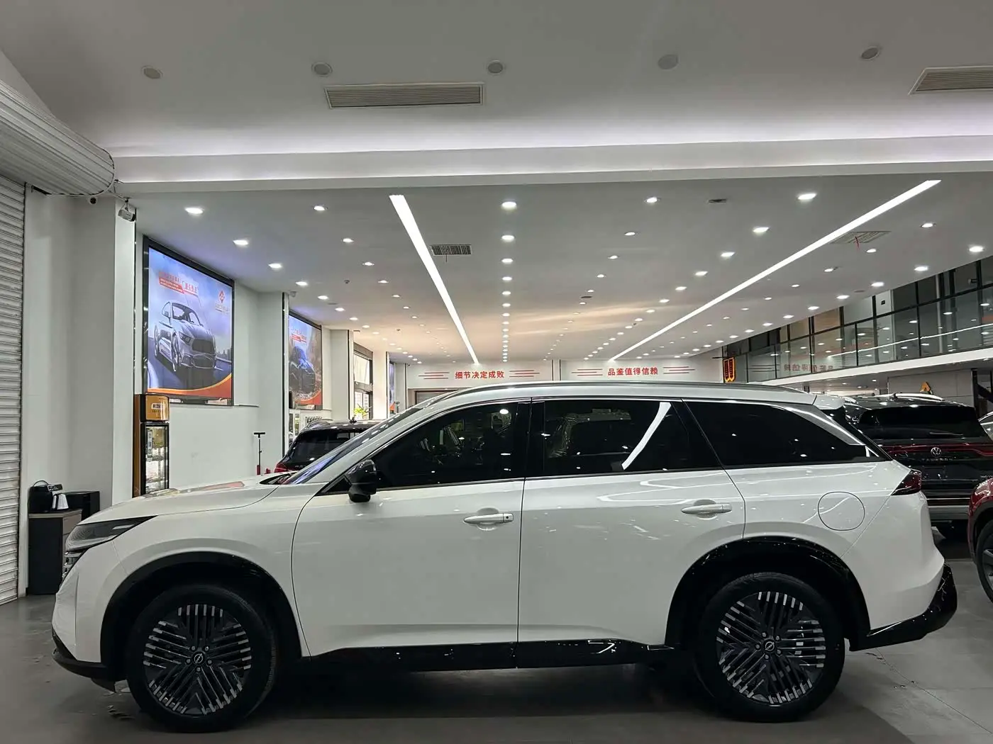 Nissan Terra 2024 — Photo 2/13