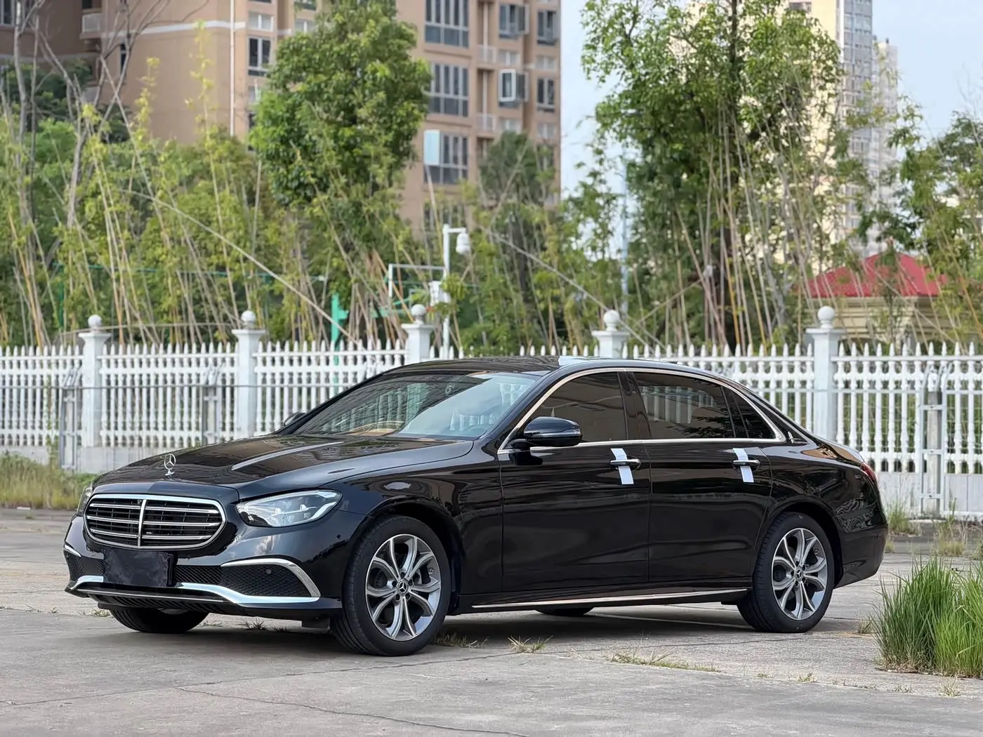 Mercedes-Benz E-Class 2021 — Фото 2/17