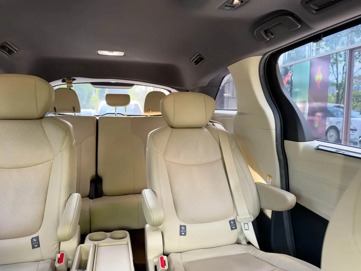 Toyota Sienna 2022 — Photo 9/13