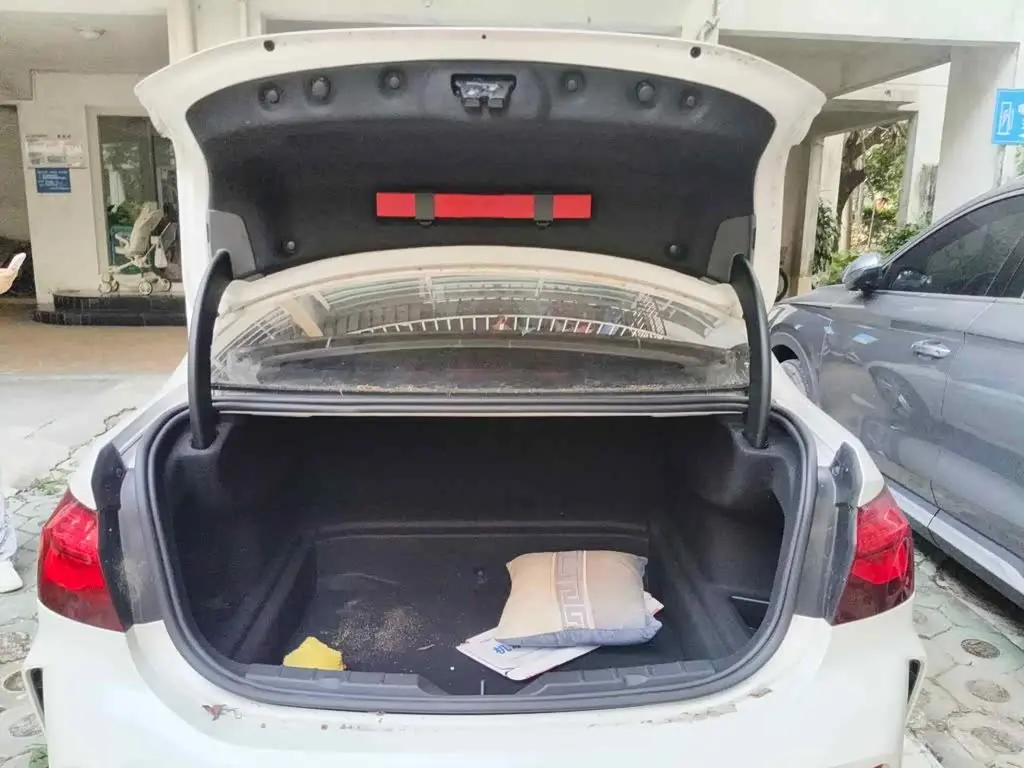BMW 1 Series 2023 — ფოტო 5/13