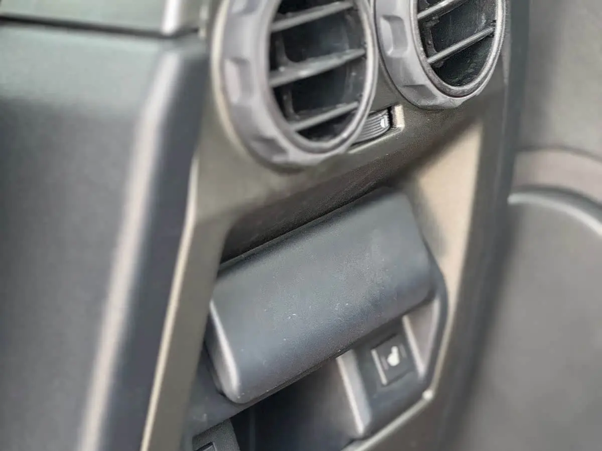Land Rover Discovery 2016 — Photo 17/20