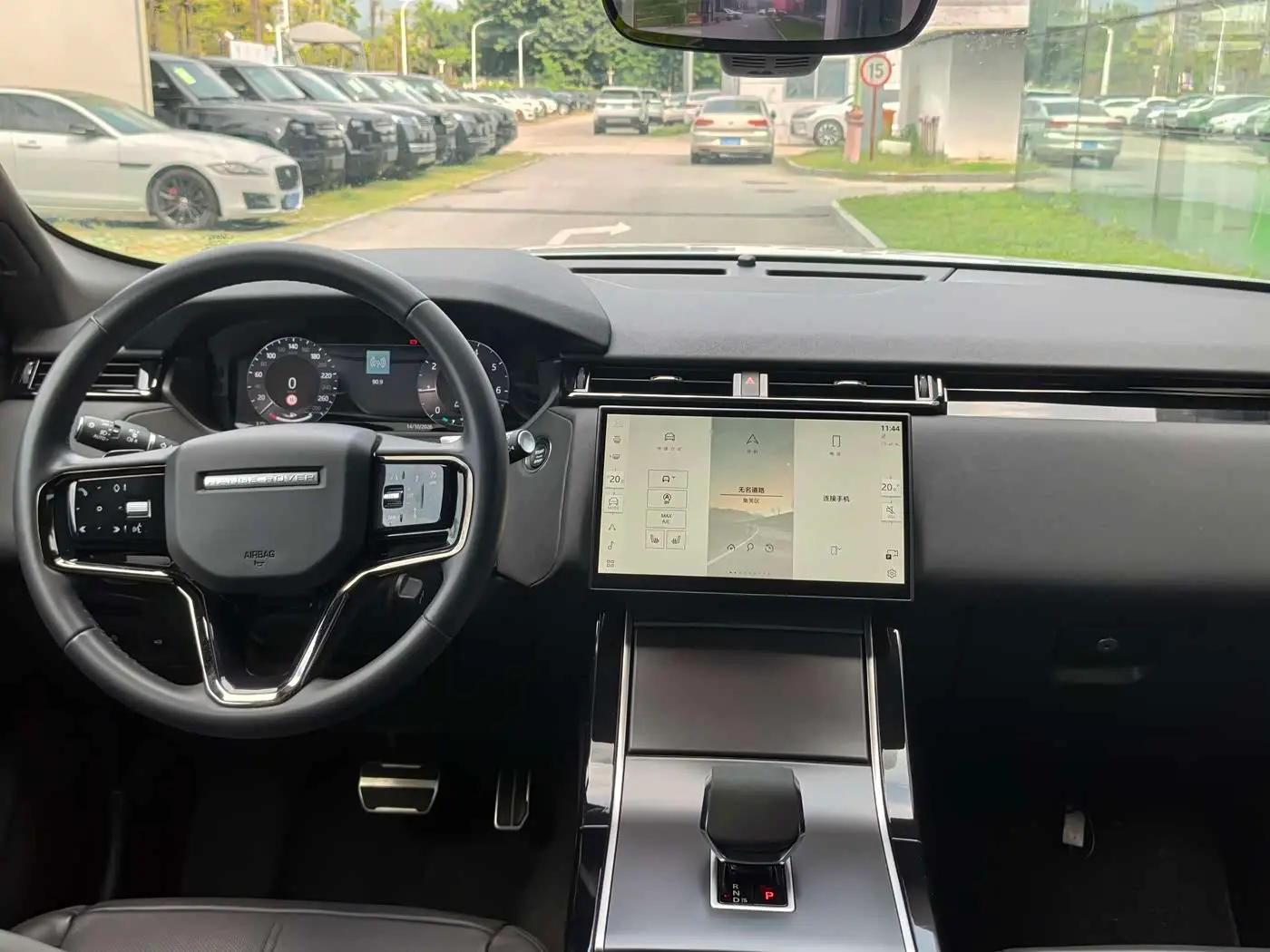 Land Rover Range Rover Velar 2023 — Photo 14/20