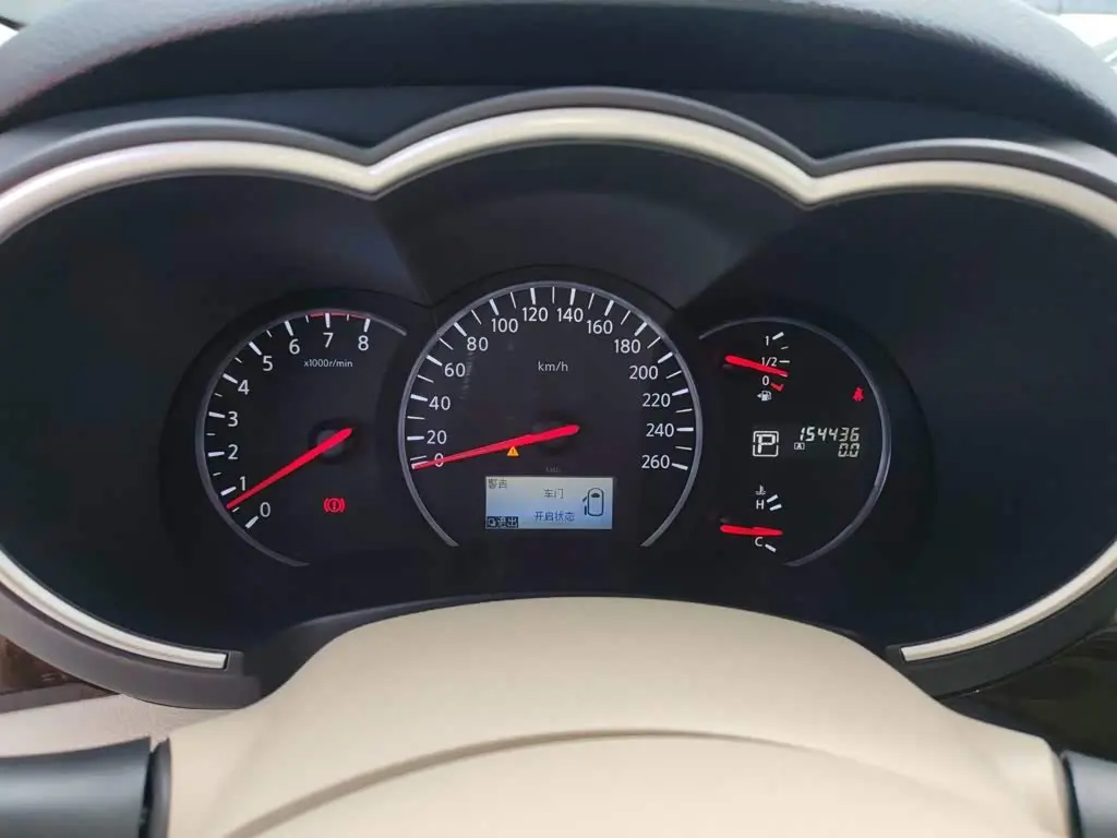 Nissan Quest 2015 — Photo 8/20