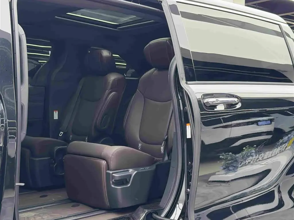 Toyota Granvia 2026 — Photo 9/20