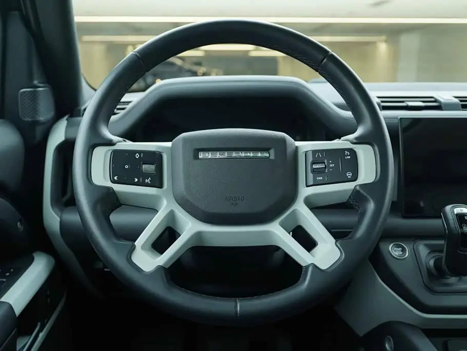 Land Rover Defender 2024 — Photo 16/19