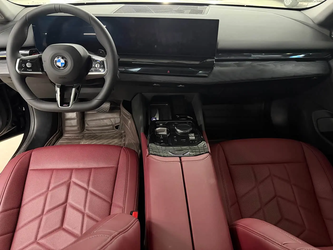 BMW 5 Series 2025 — Photo 7/9