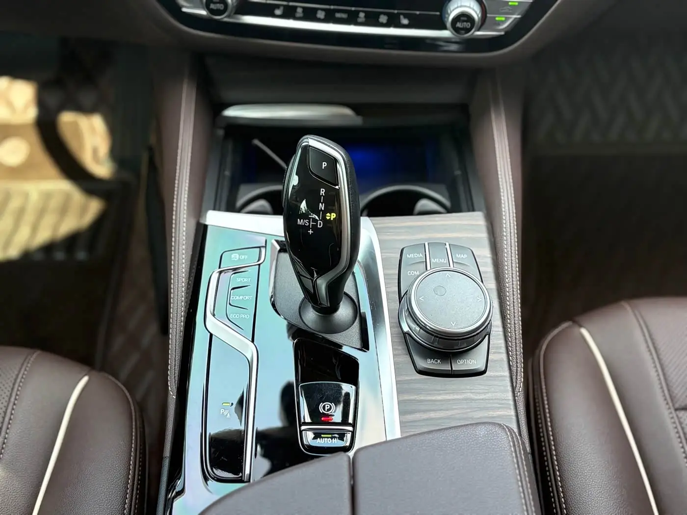 BMW 5 Series 2021 — Photo 11/16