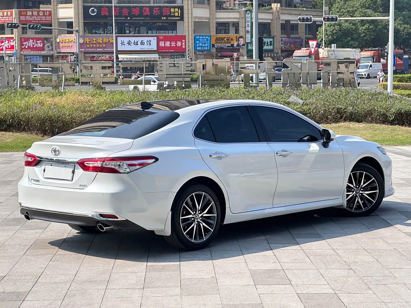 Toyota Camry 2022 — Photo 5/18