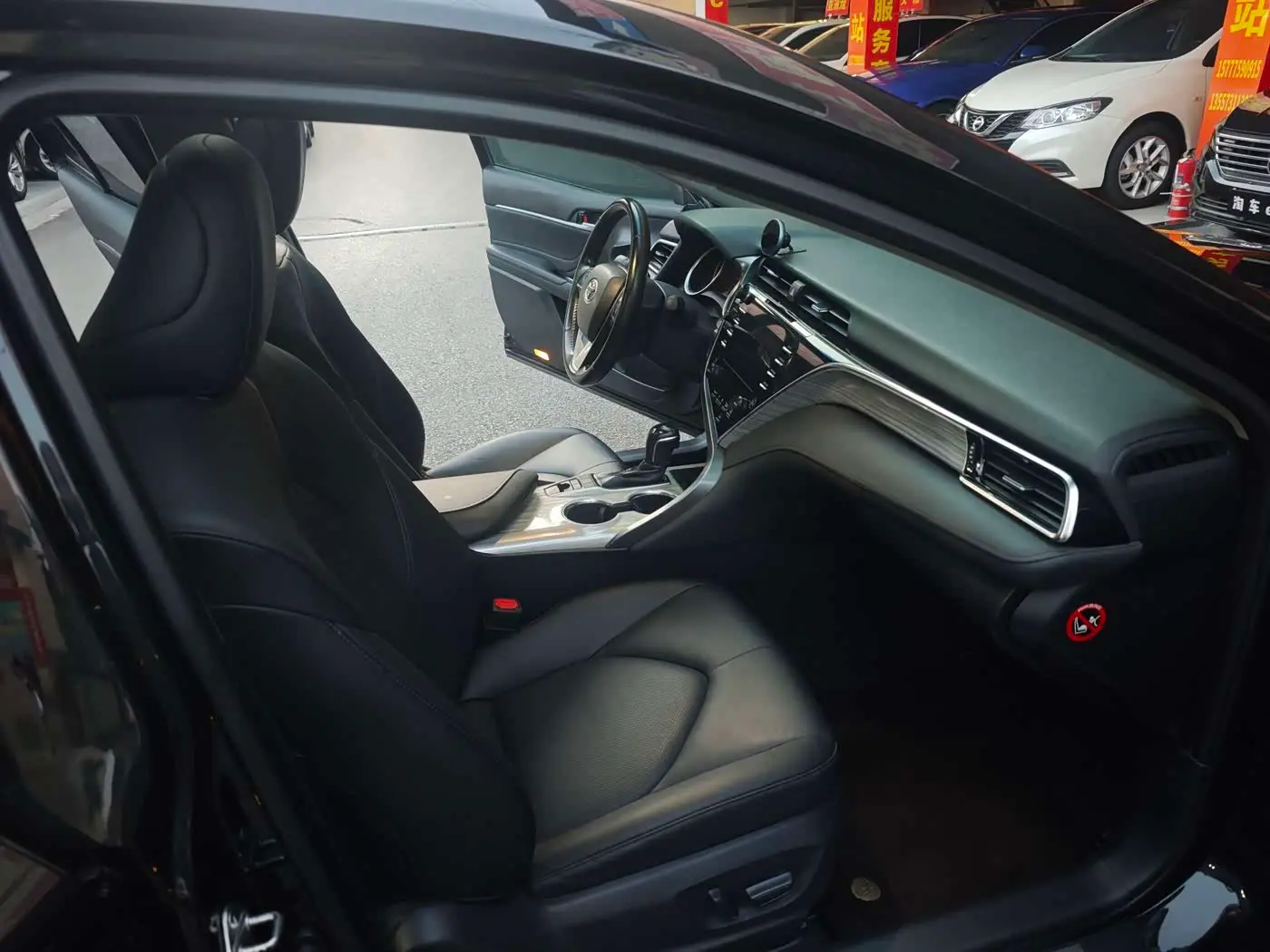 Toyota Camry 2018 — Şəkil 9/20