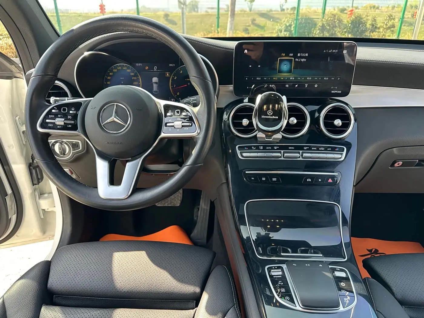 Mercedes-Benz GLC Coupe 2021 — Photo 11/16