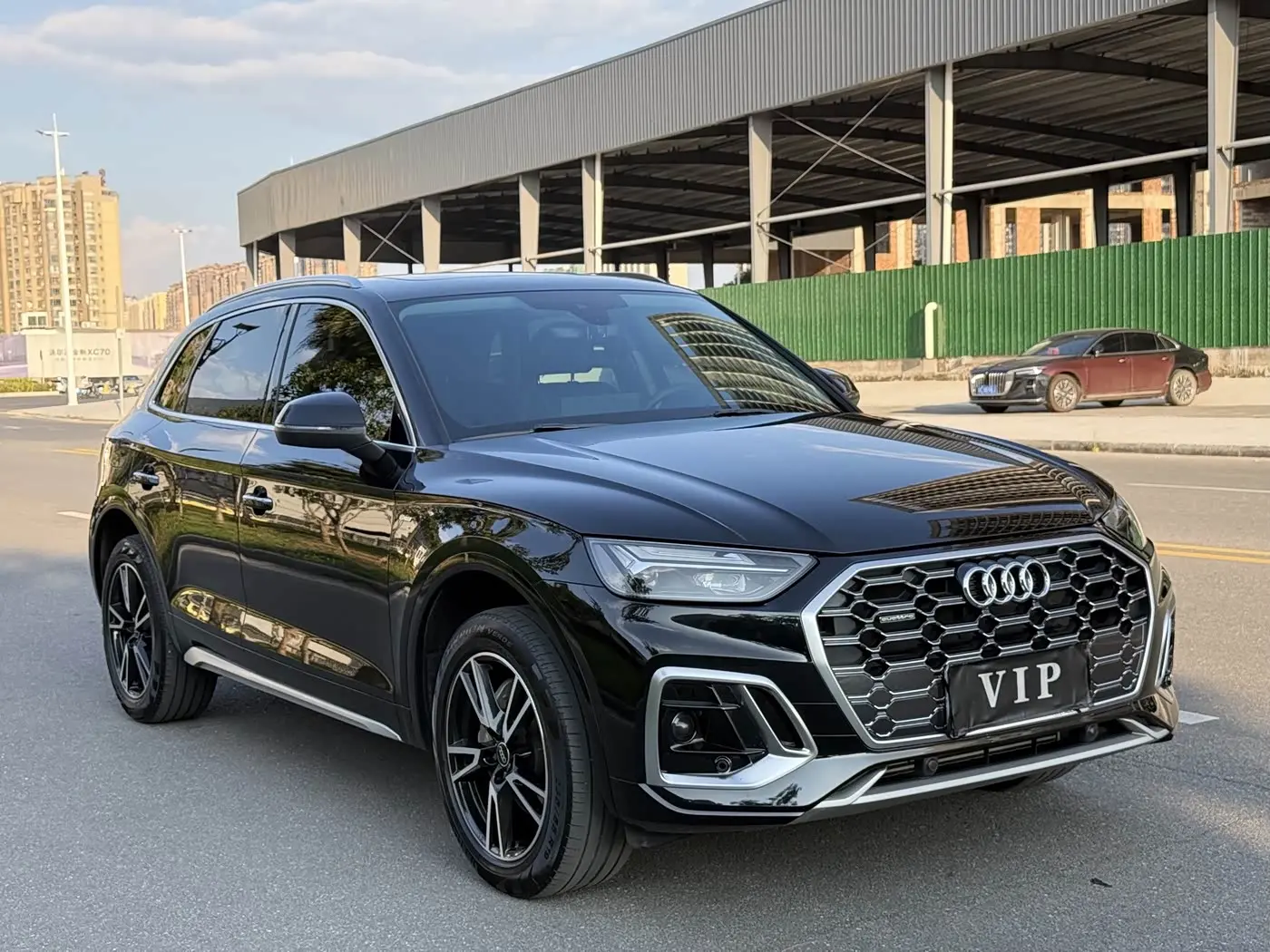Audi Q5L 2025 — Фото 3/16