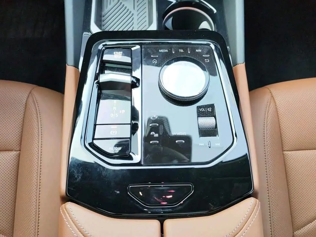 BMW 5 Series 2025 — Photo 11/15