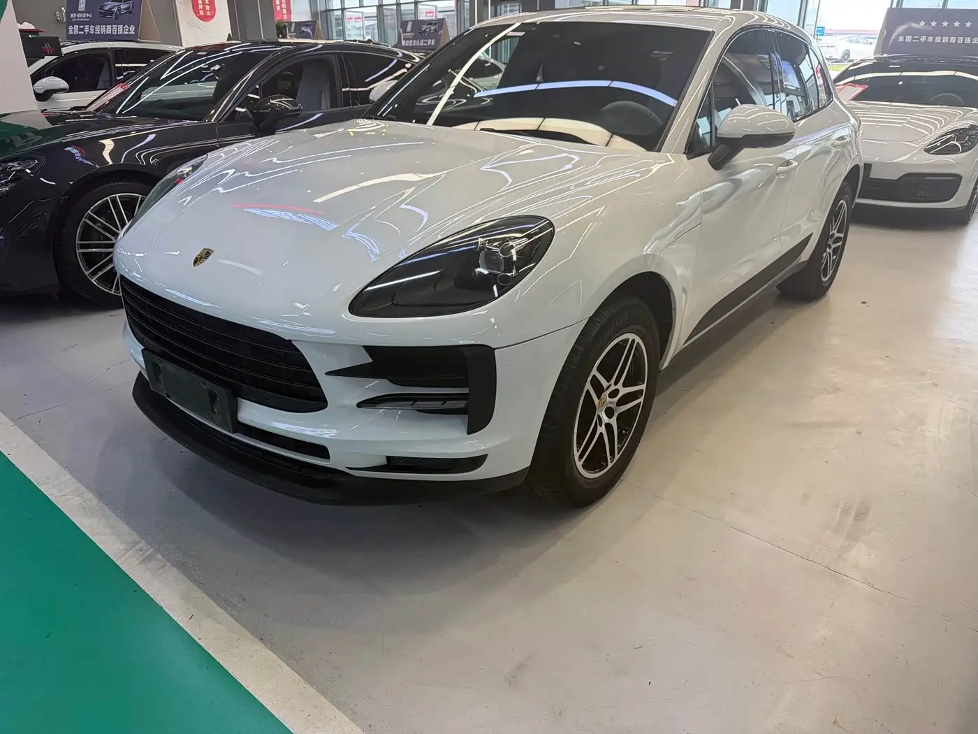 Porsche Macan 2019 — Photo 1/7