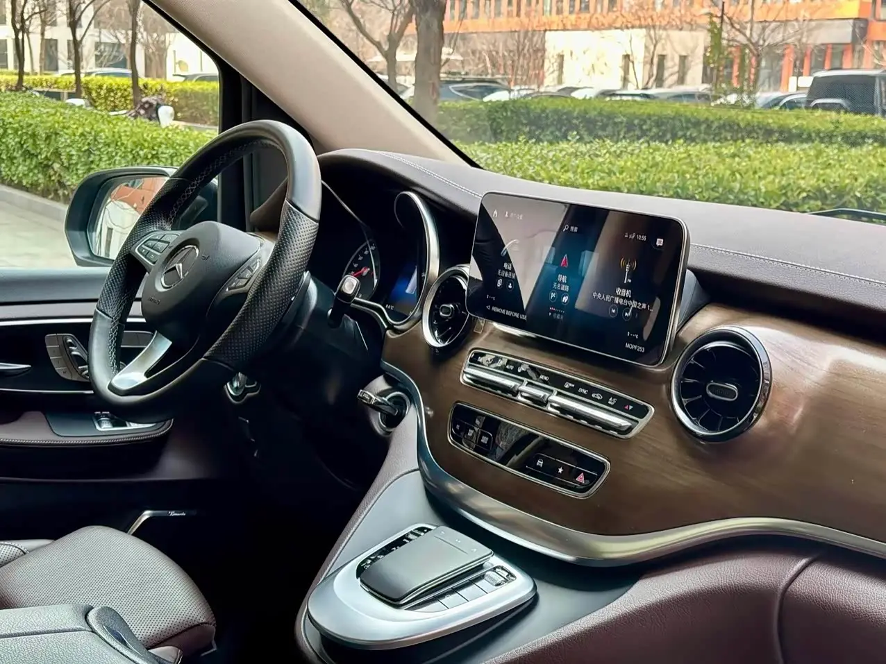 Mercedes-Benz V-Class 2023 — Фото 8/14