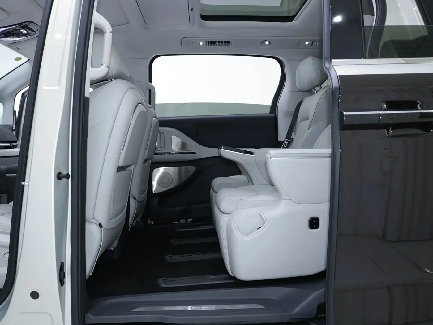 Voyah Auto Voyah Dreamer 2024 — Photo 6/20