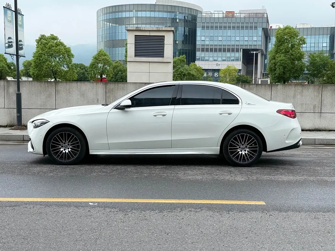 Mercedes-Benz C-Class 2024 — Photo 7/17