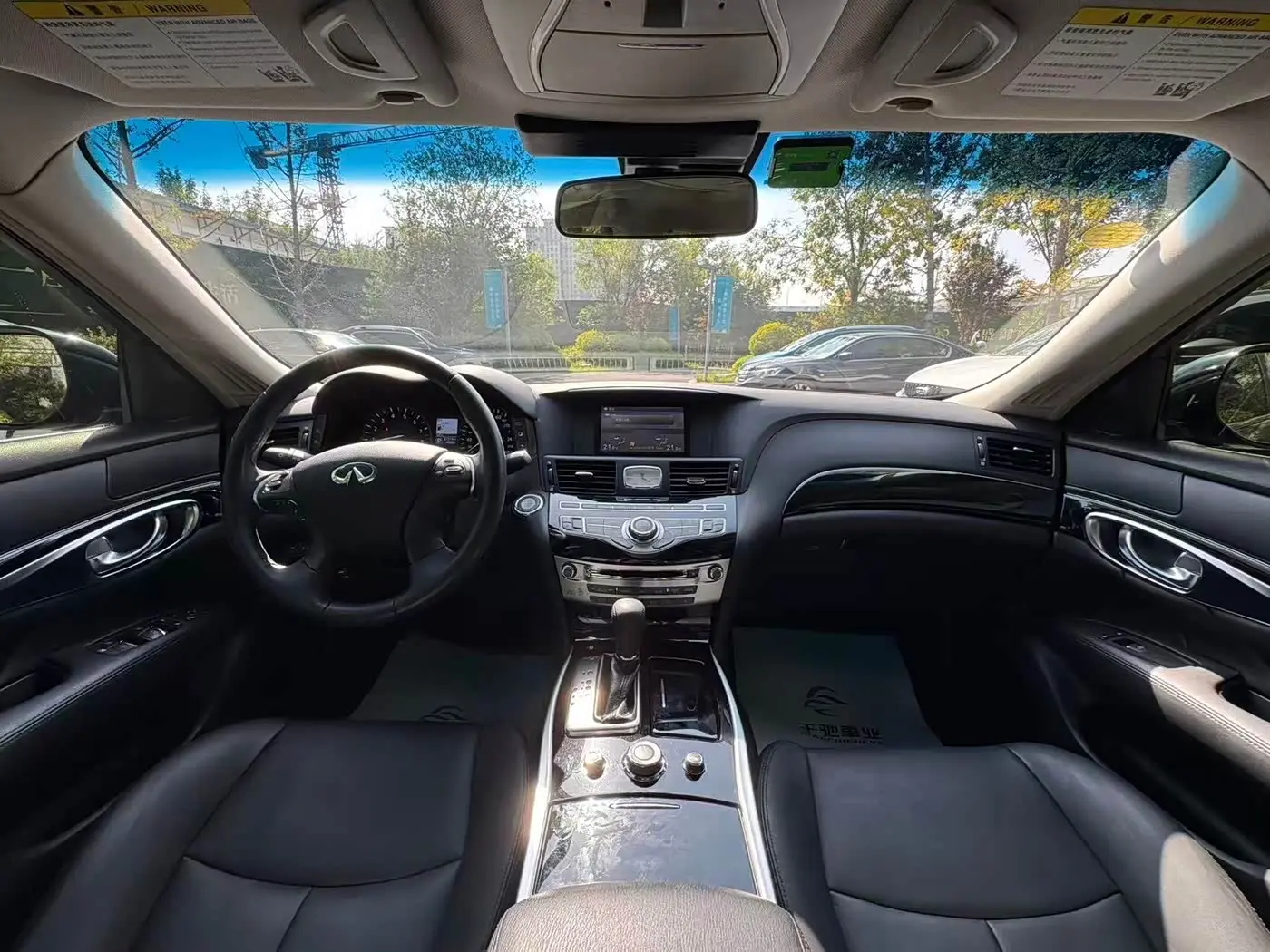Infiniti Q70 2018 — Photo 11/20