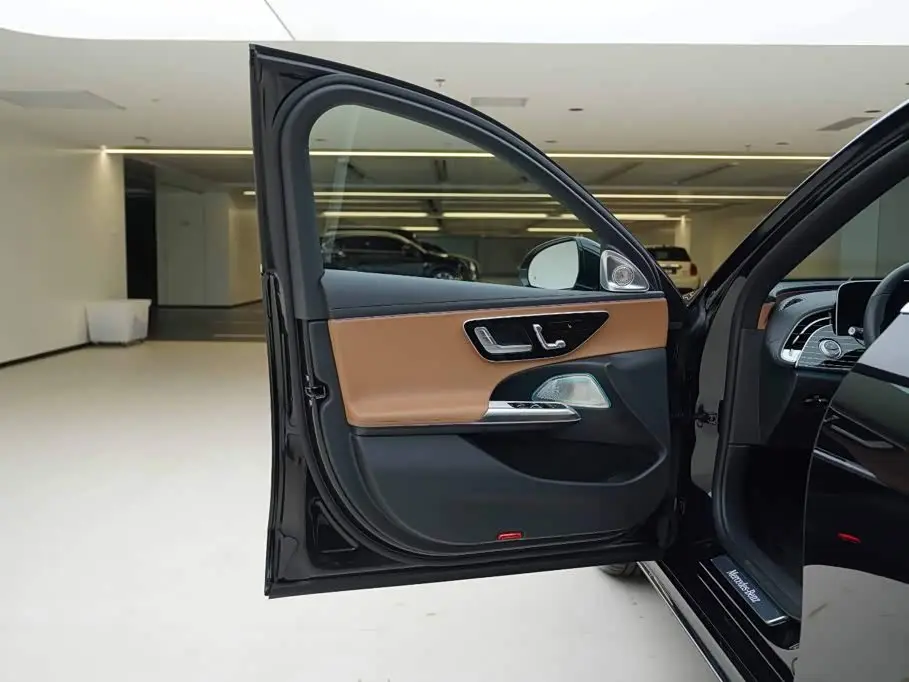 Mercedes-Benz E-Class 2025 — Photo 14/18