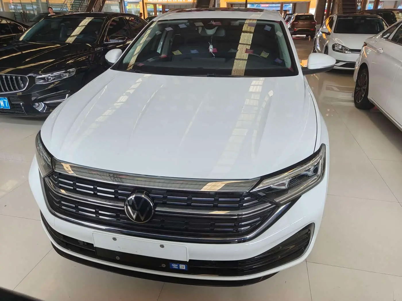 Volkswagen Sagitar 2023 — Photo 2/16