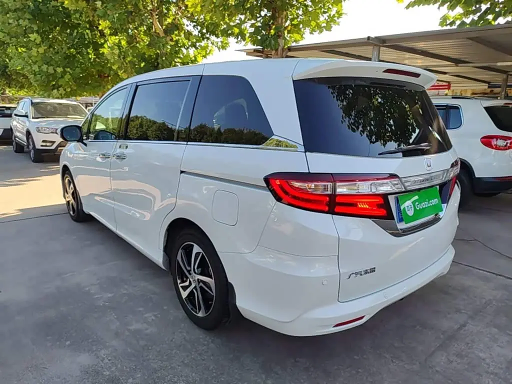 Honda Odyssey 2016 — ფოტო 5/20