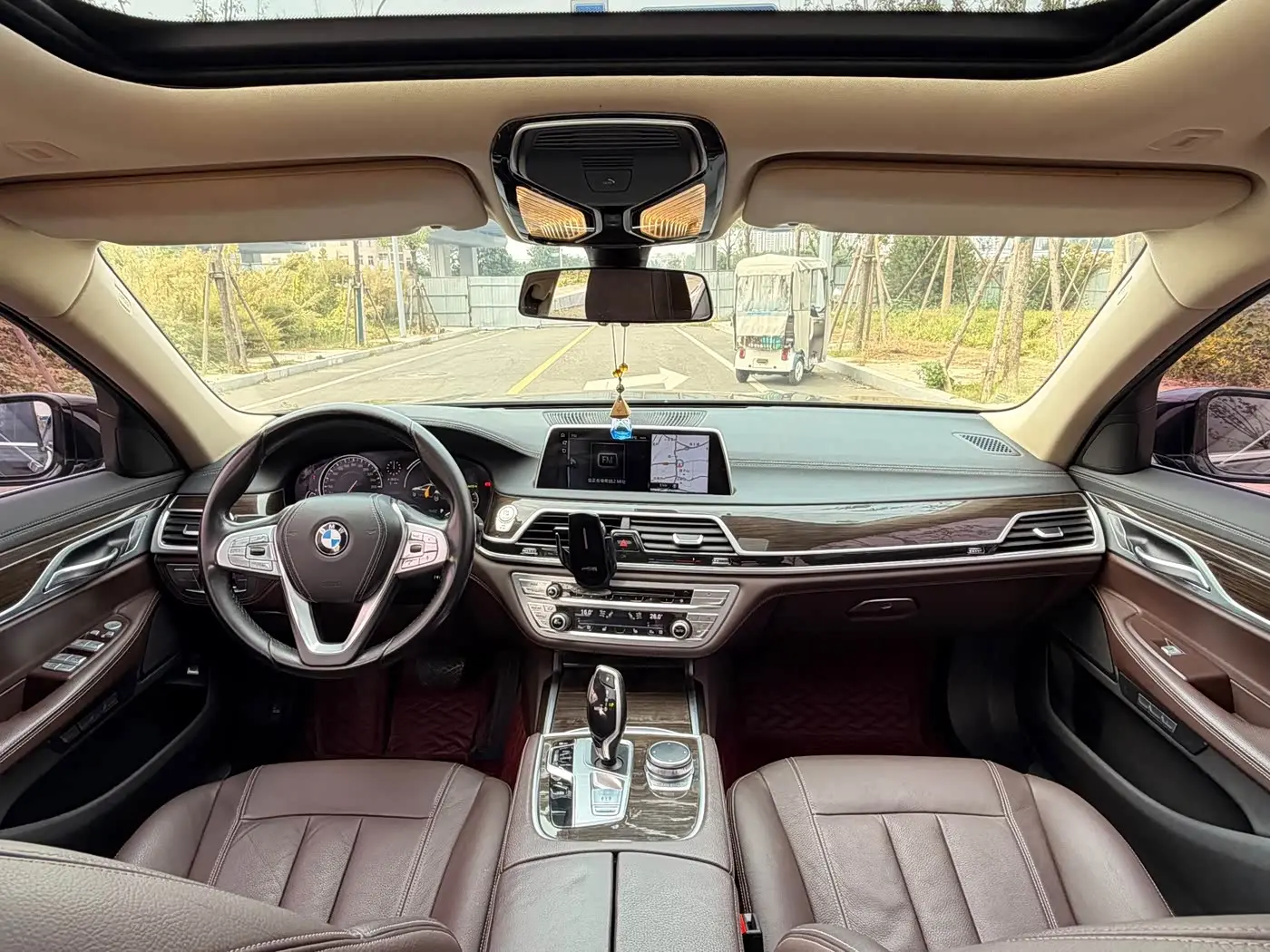 BMW 7 Series 2017 — Photo 12/16