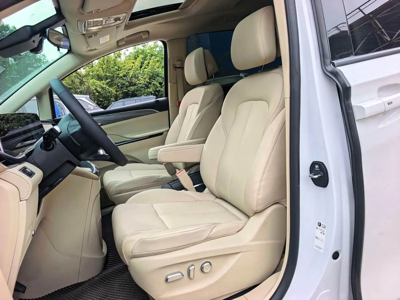 Buick GL8 New Energy 2025 — Photo 11/12