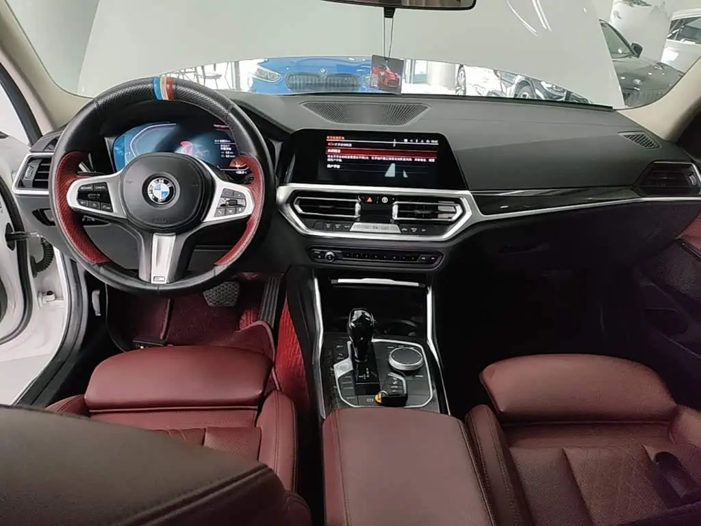 BMW 3 Series 2022 — Фото 10/20