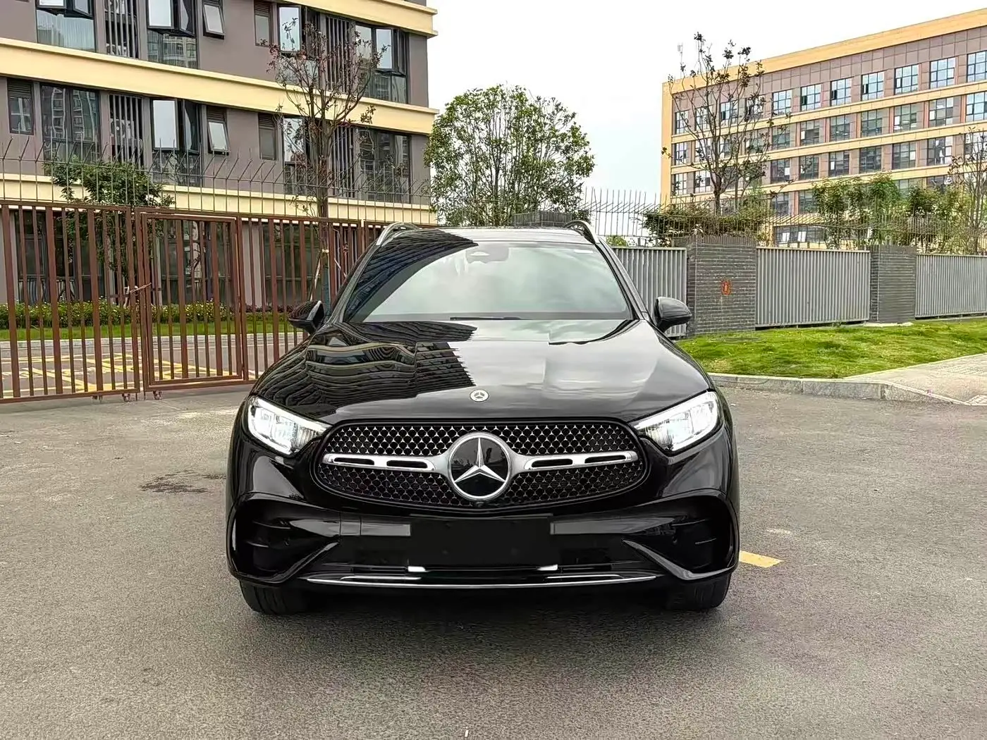Mercedes-Benz GLC 2023 — Photo 2/10