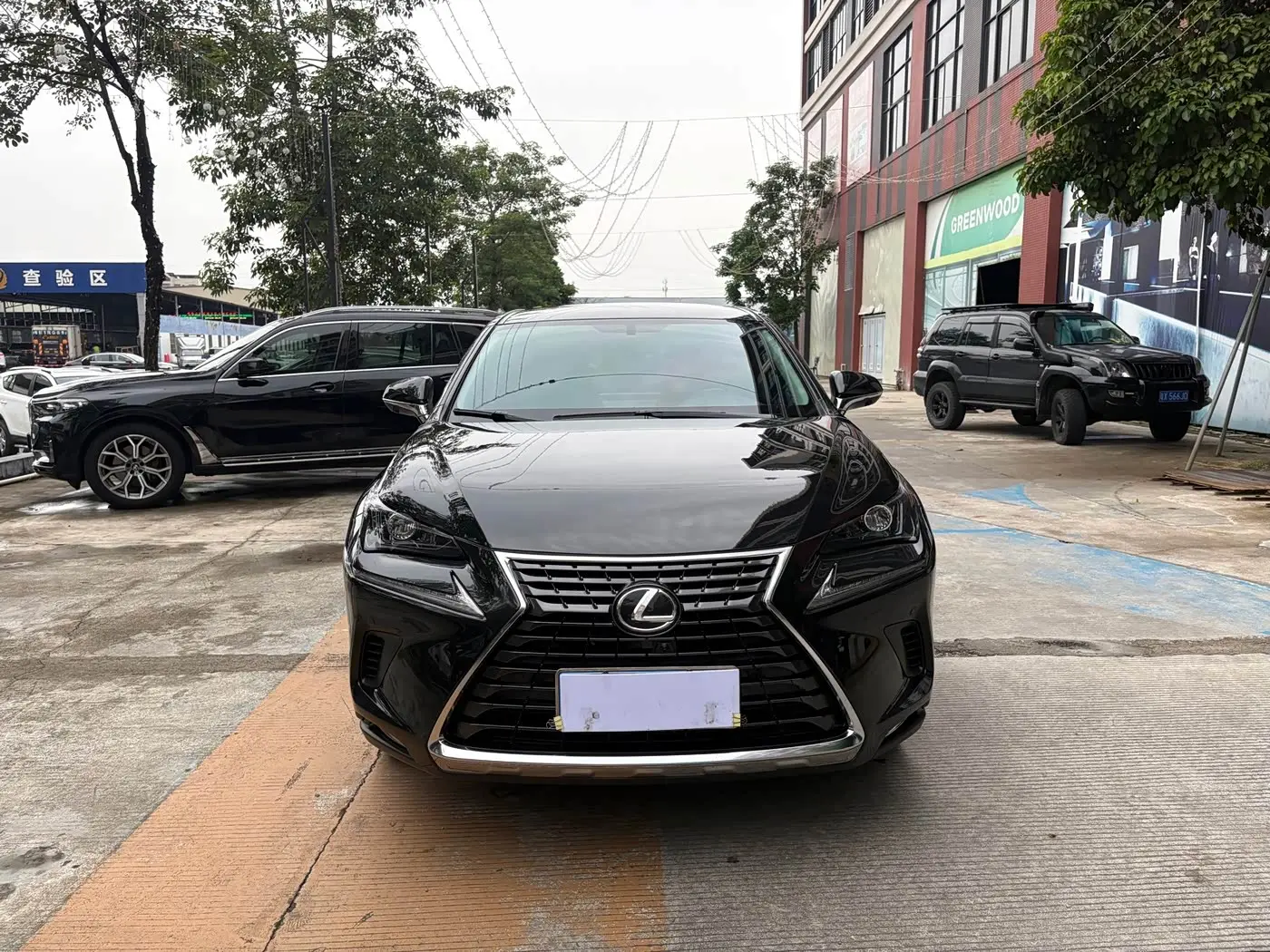 Lexus NX 2021 — Photo 2/20
