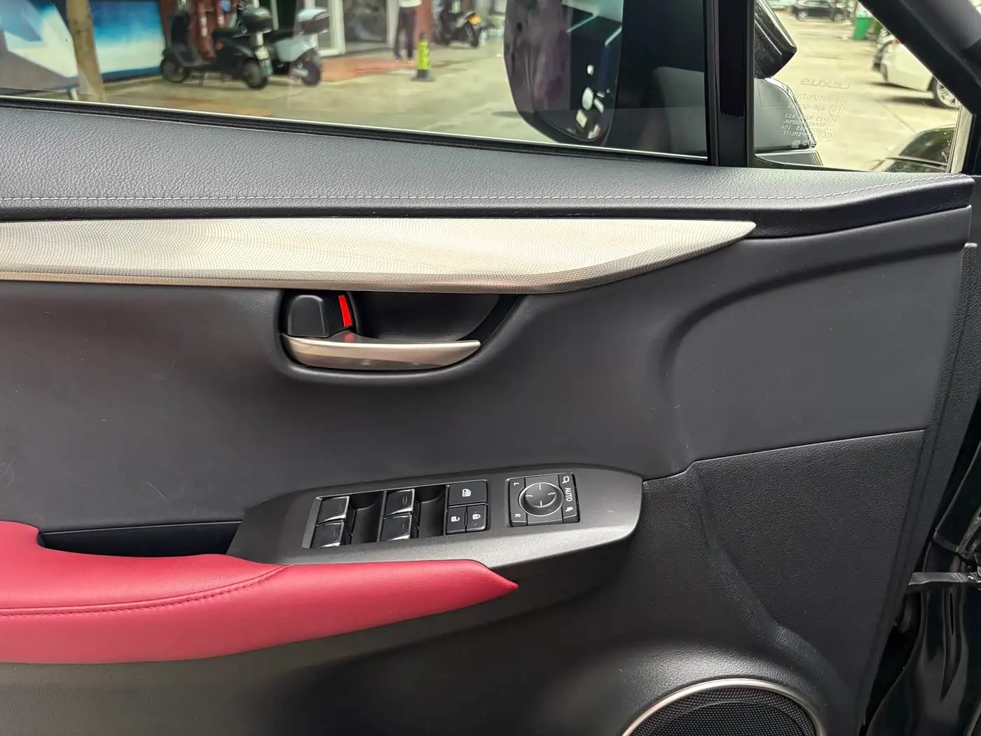Lexus NX 2021 — Photo 12/20