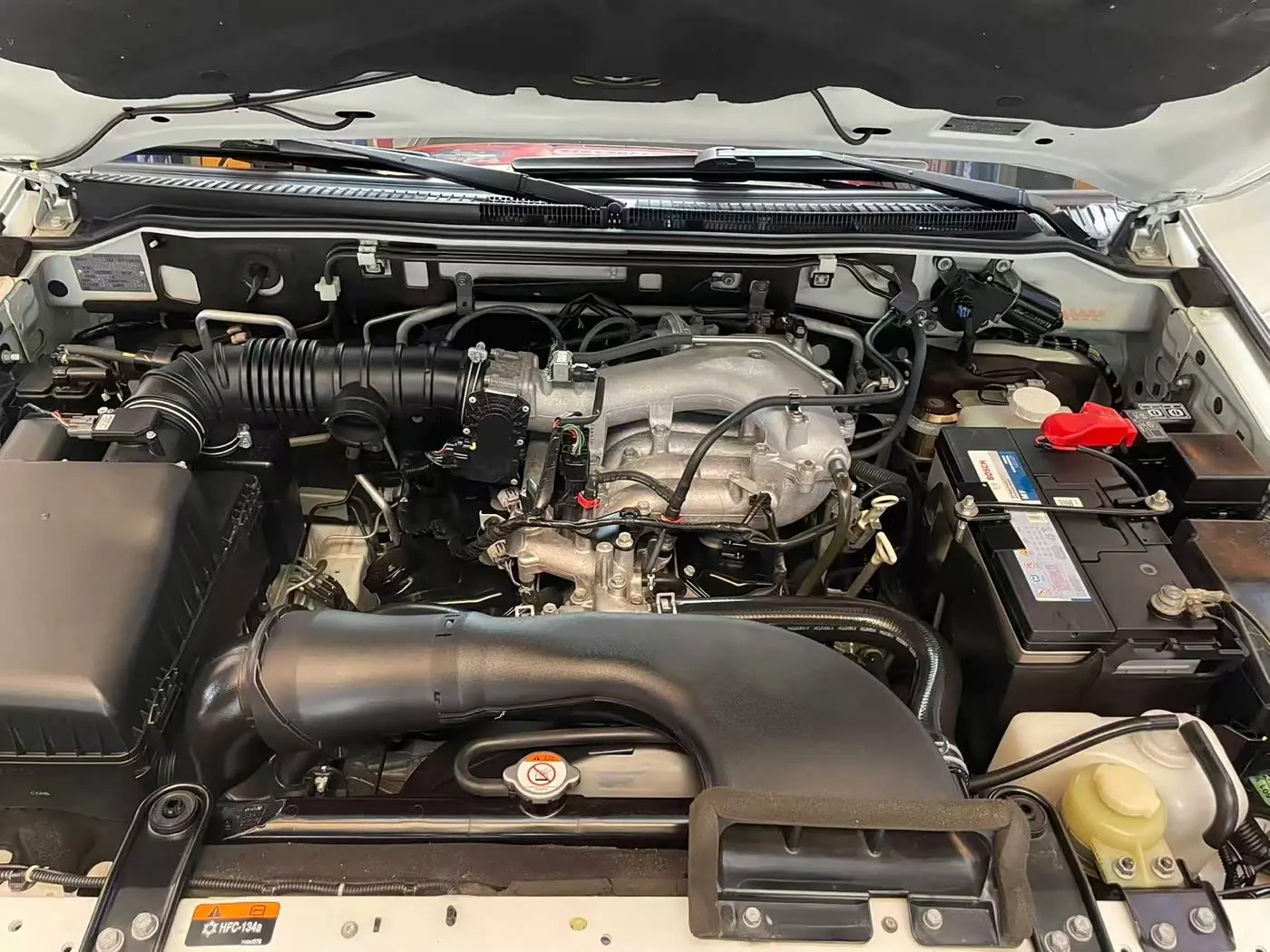 Mitsubishi Pajero 2017 — Photo 16/18