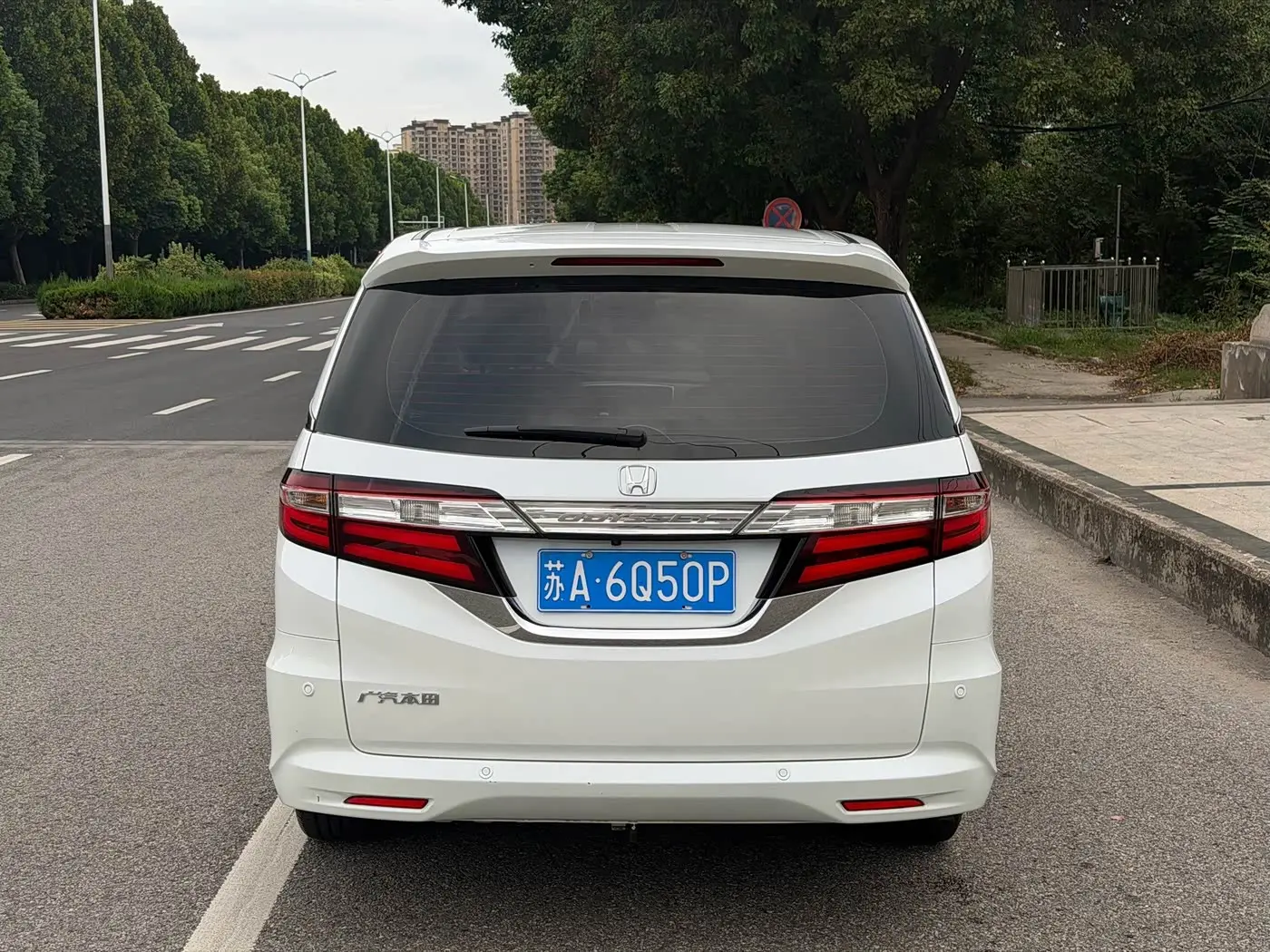 Honda Odyssey 2018 — ფოტო 5/20