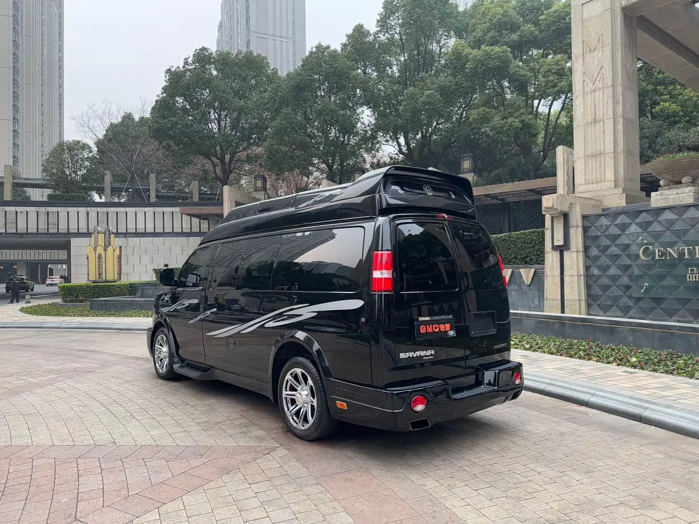 GMC Savana 2017 — Photo 5/20