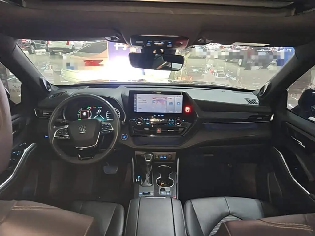Toyota Crown Kluger 2023 — Photo 9/19