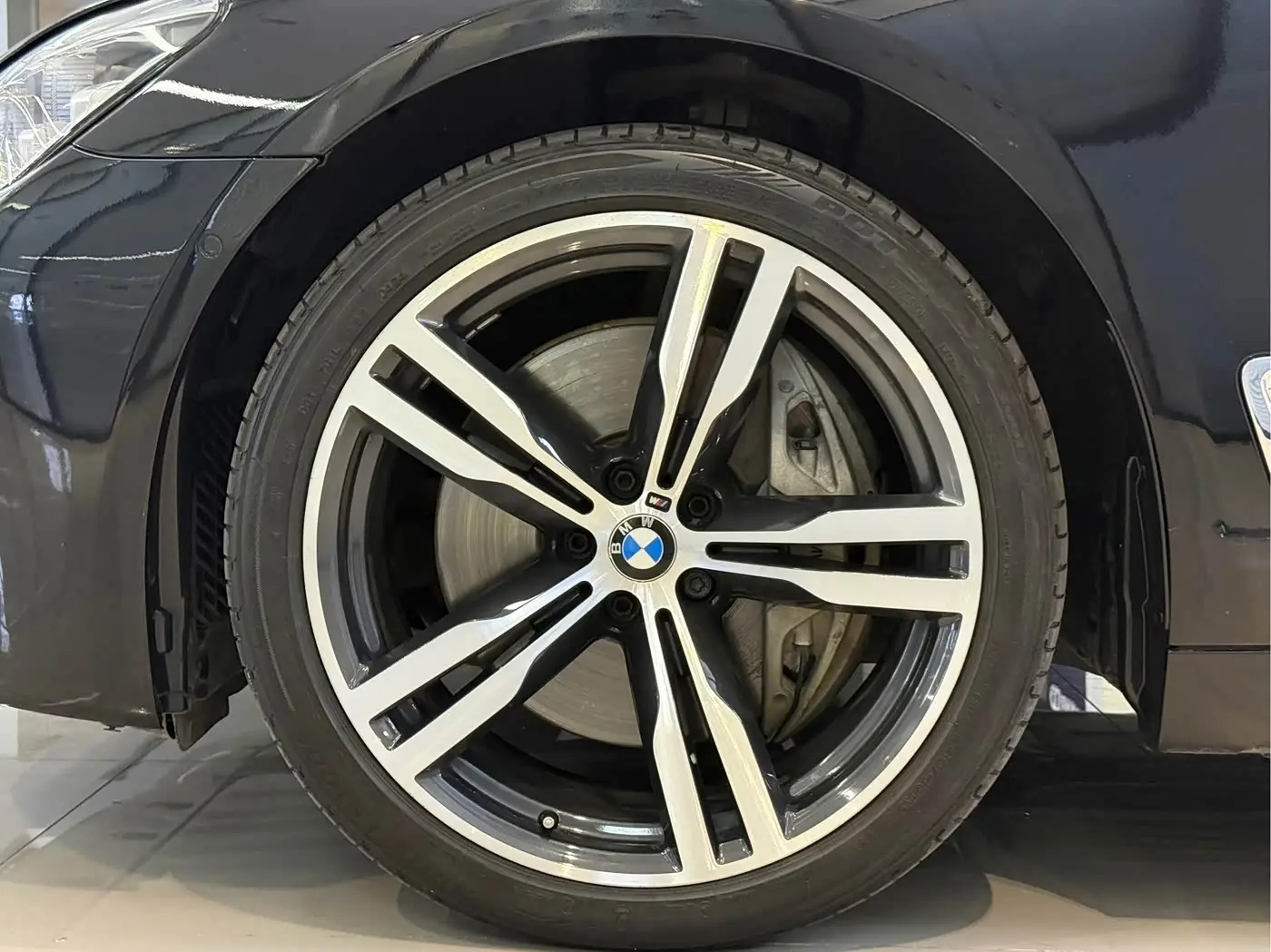 BMW 7 Series 2018 — Photo 19/19