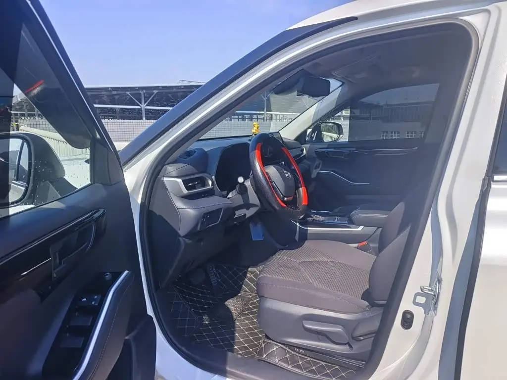 Toyota Highlander 2025 — Photo 14/19