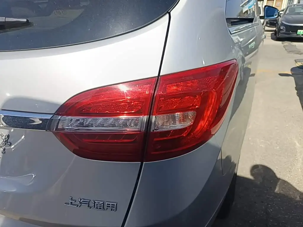 Buick GL8 2016 — Photo 7/19