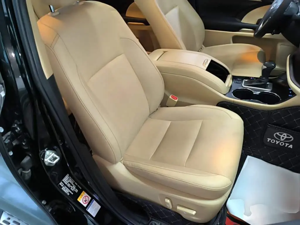 Toyota Highlander 2021 — ფოტო 18/19