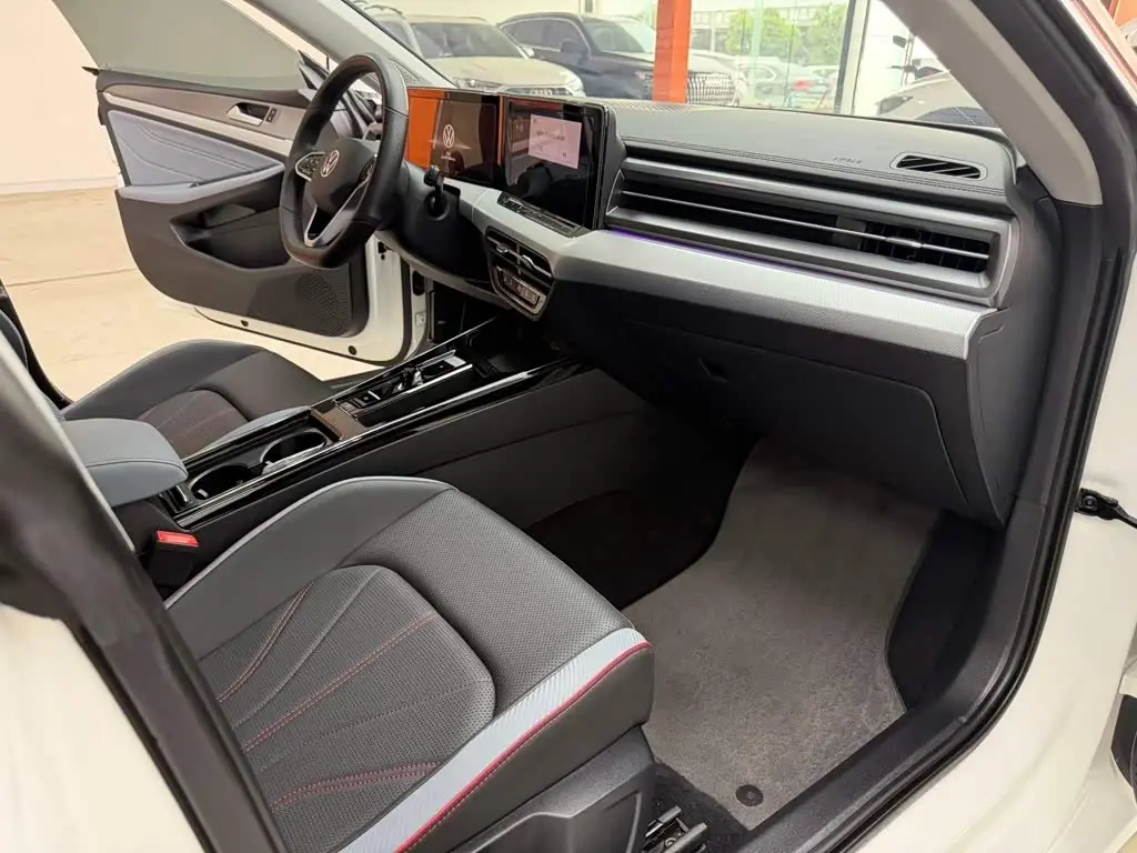 Volkswagen Lamando 2023 — Photo 11/20