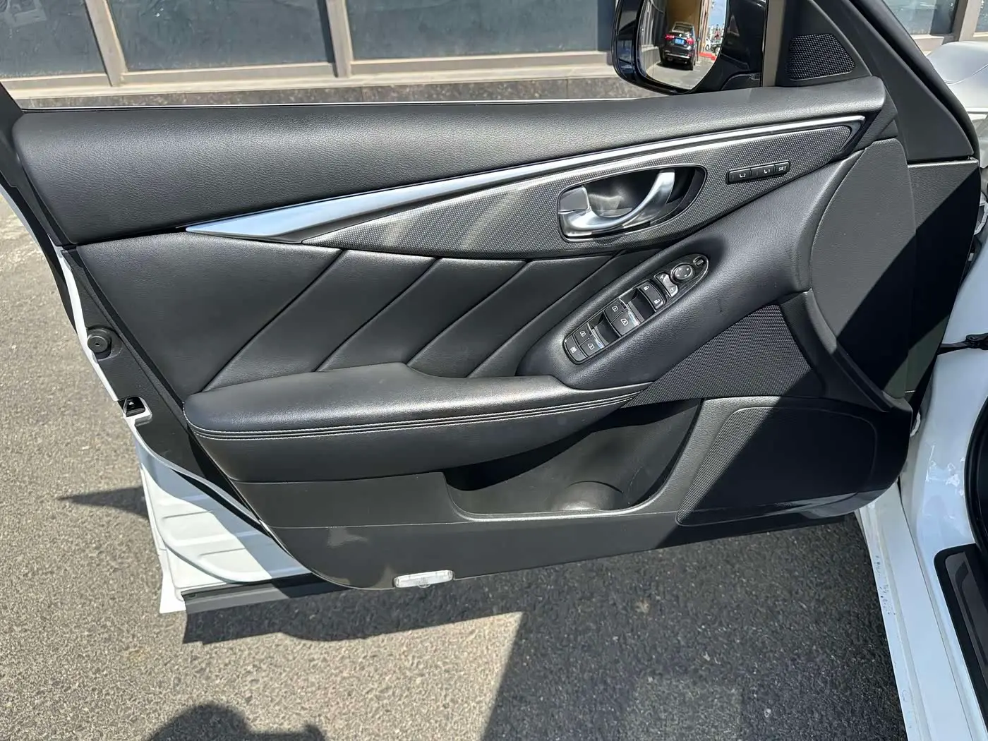 Infiniti Q50 2017 — Фото 10/20
