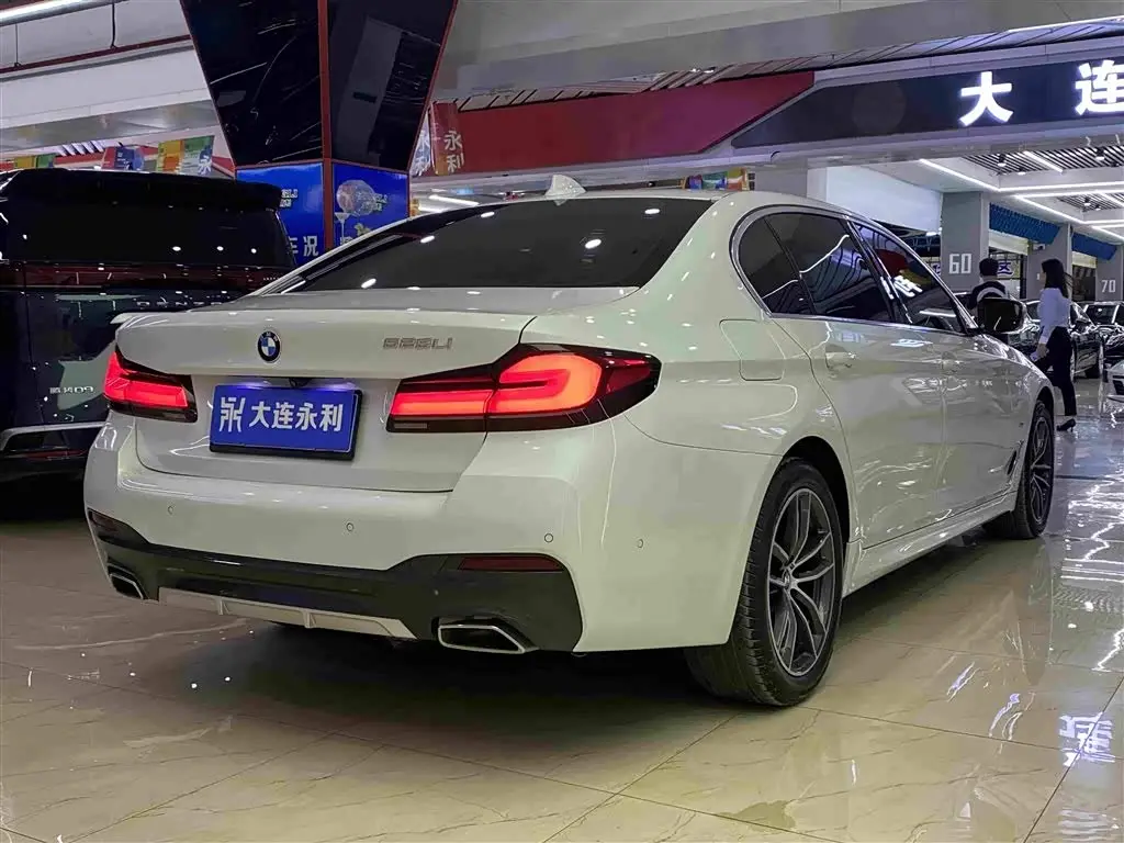 BMW 5 Series 2021 — Photo 17/18