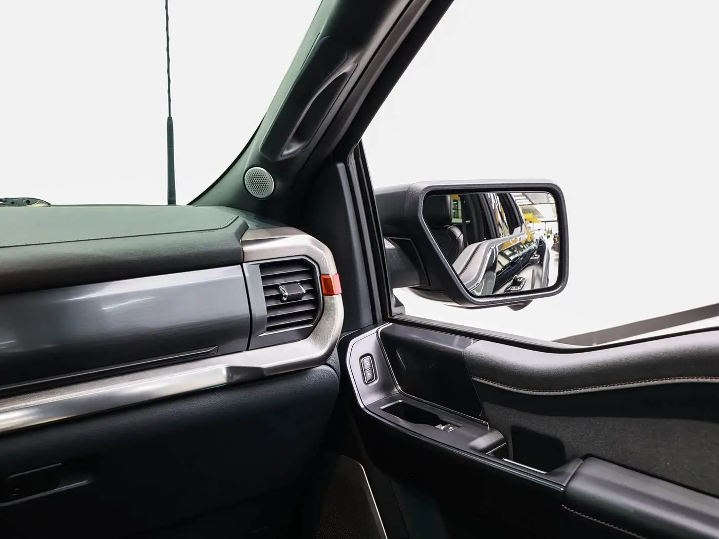 Ford F-150 Raptor 2023 — Фото 19/20