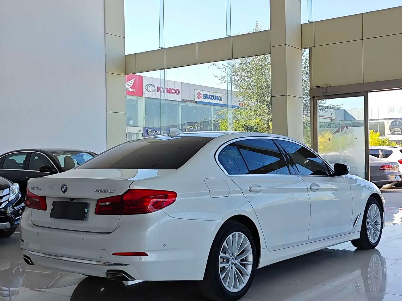 BMW 5 Series 2018 — Фото 9/9