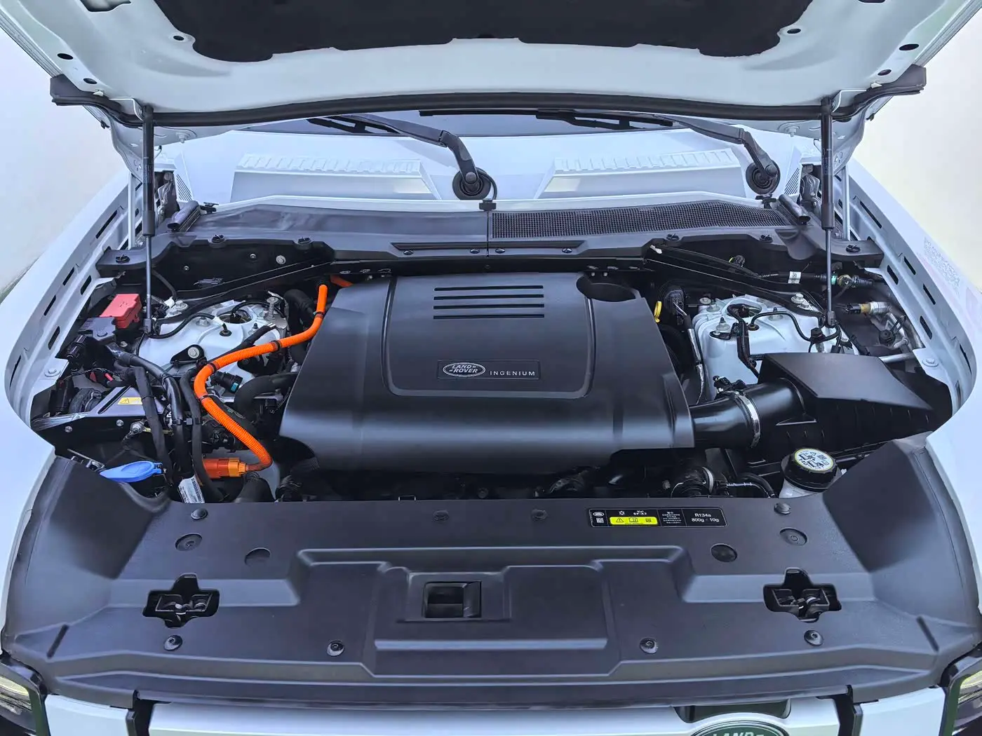 Land Rover Defender NEV 2023 — Photo 18/19