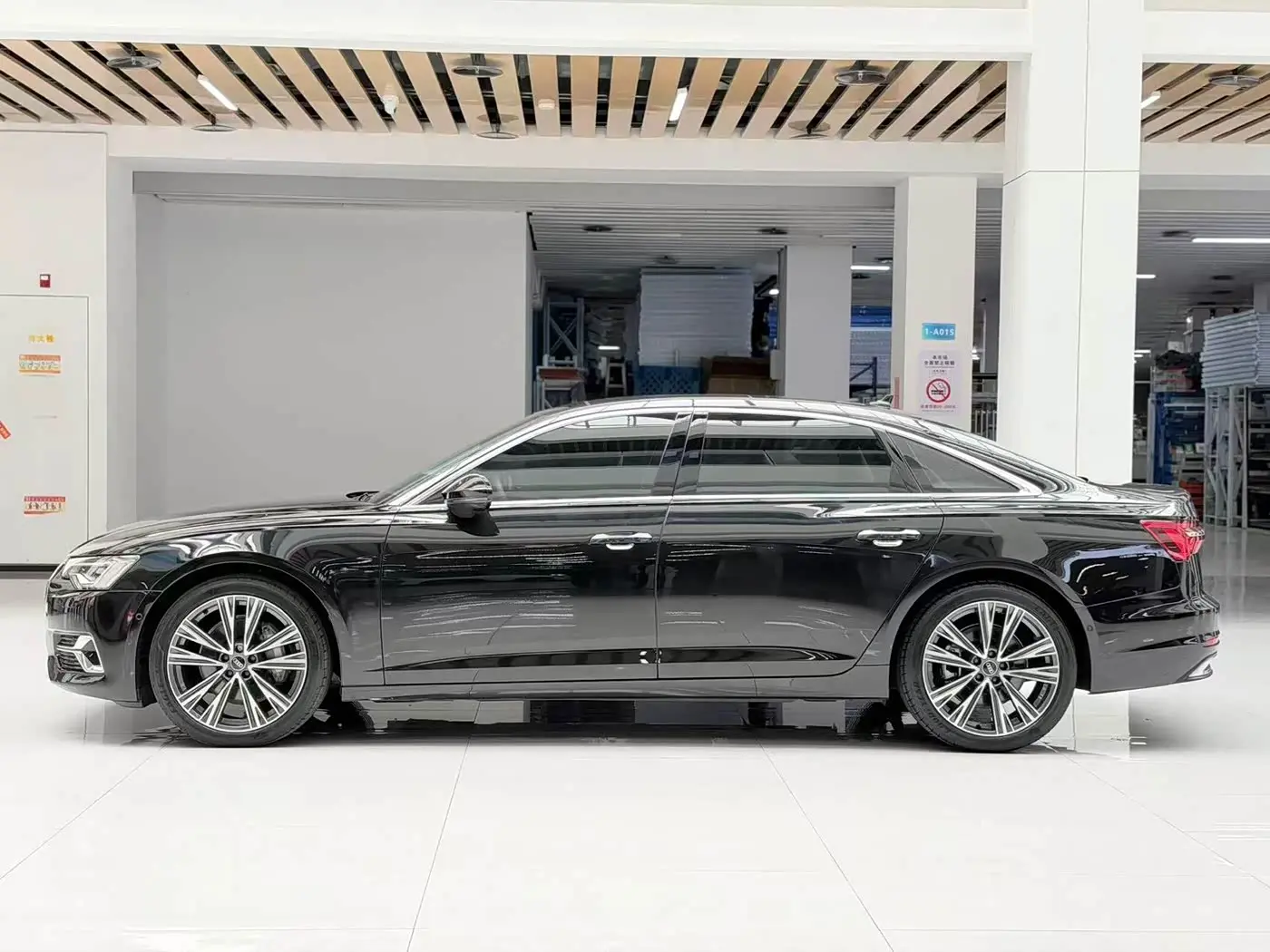 Audi A6L 2023 — Photo 8/20